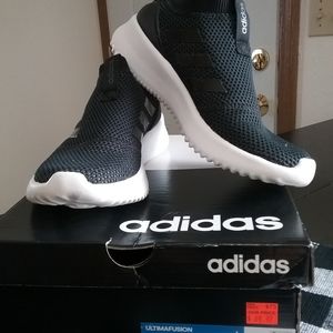 Adidas running shoes size 6